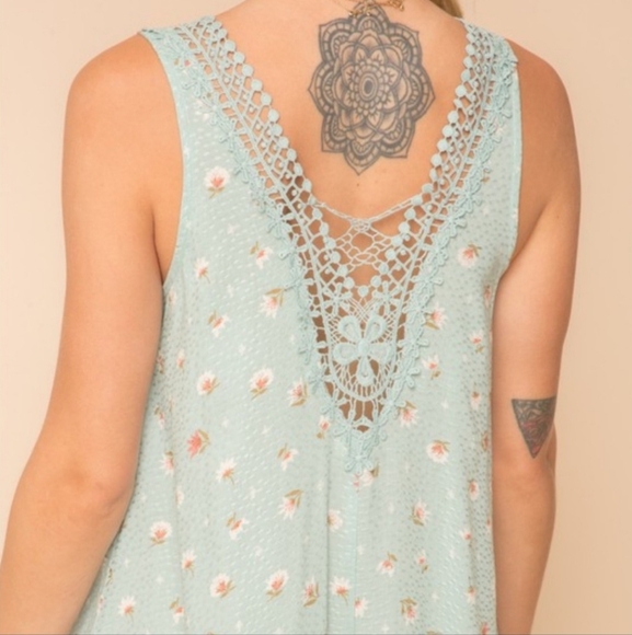 Hem & Thread Crocheted Back Floral Swing Dress NWT - Picture 3 of 9